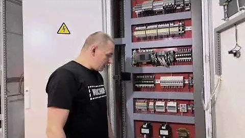 Начальник сборочного участка расскажет о тонкостях сборки Шкафа управления для морозильной камеры